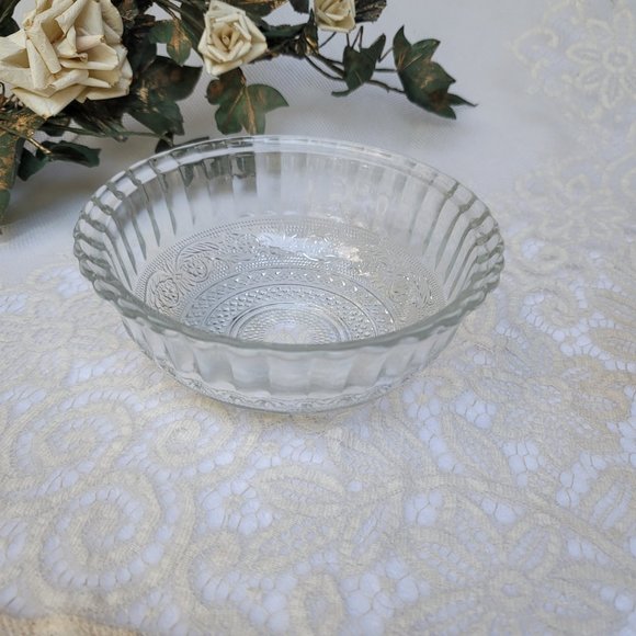 Cut Glass Clear Vintage Candy Dish with Lid Fluted Sides Holiday Table Lovely - Picture 5 of 9
